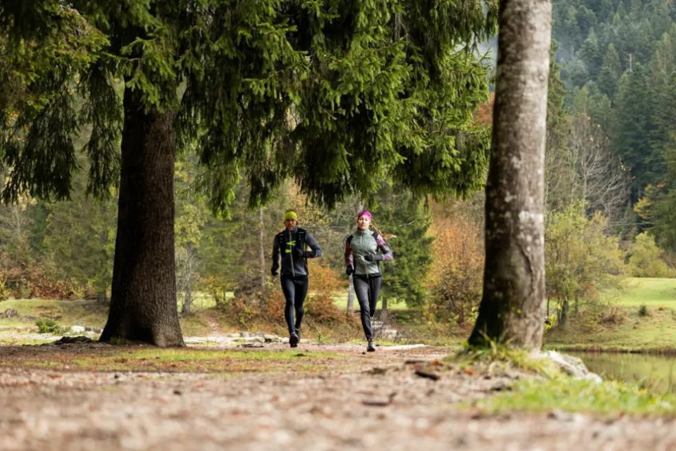 Hybride Damenjacke mit abnehmbaren ärmeln
